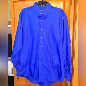 An Izod Silky Poplin mens long sleeve button-down shirt in a size large.